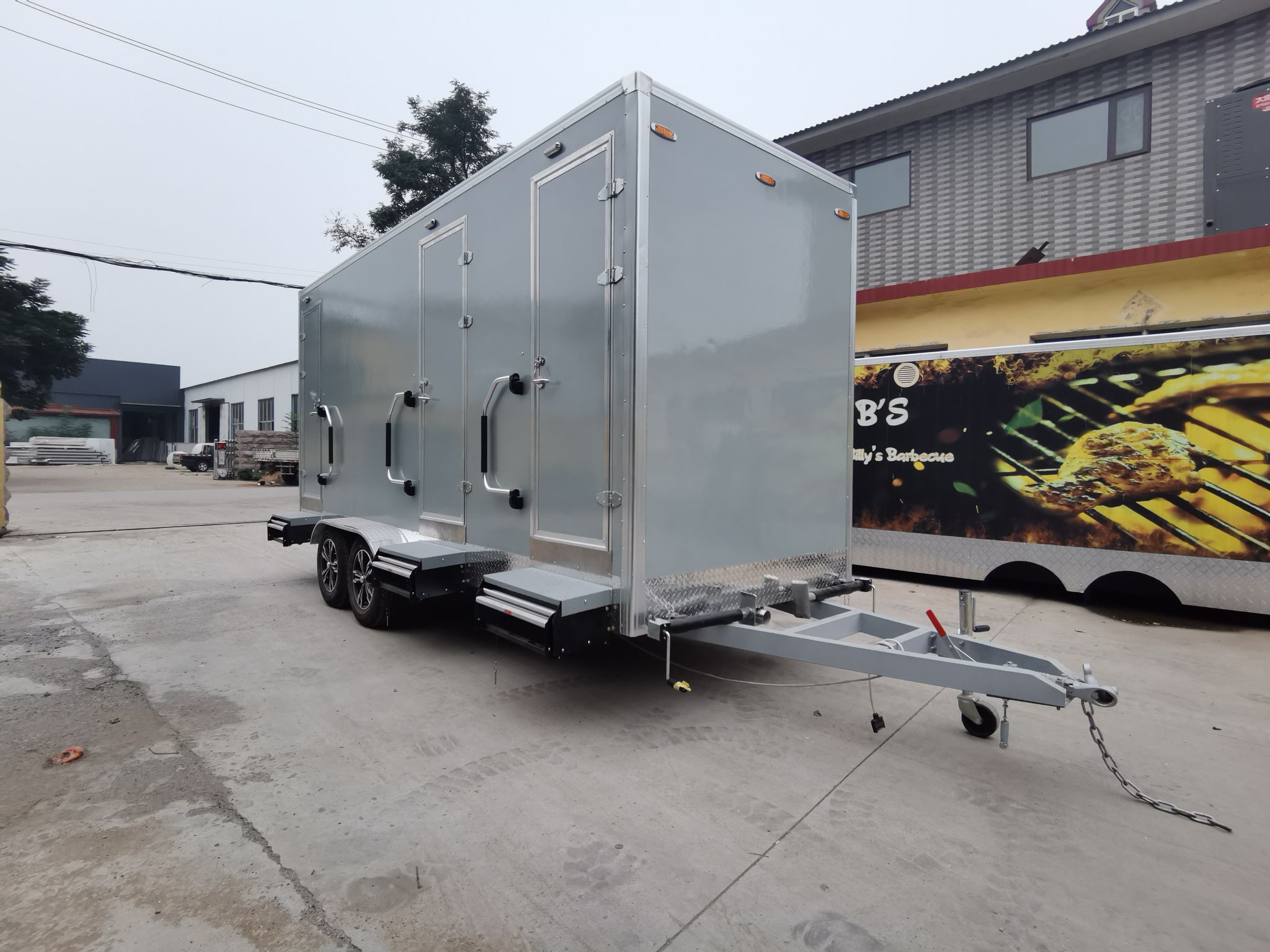 3 STALL RESTROOM TRAILER - Image 2