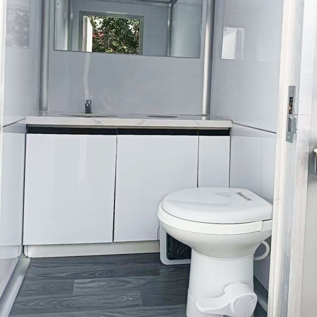 3 STALL RESTROOM TRAILER - Image 4